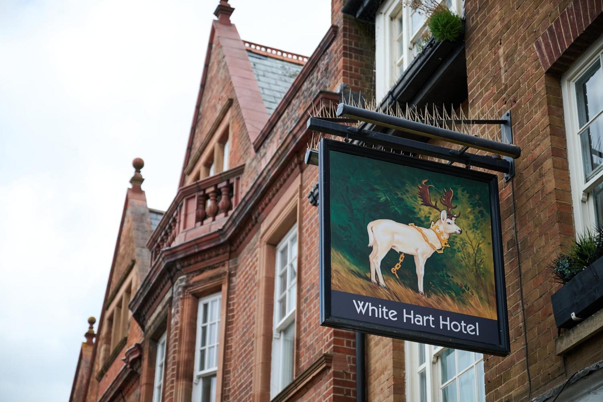 White Hart, Newmarket By Marston'S Inns Bagian luar foto