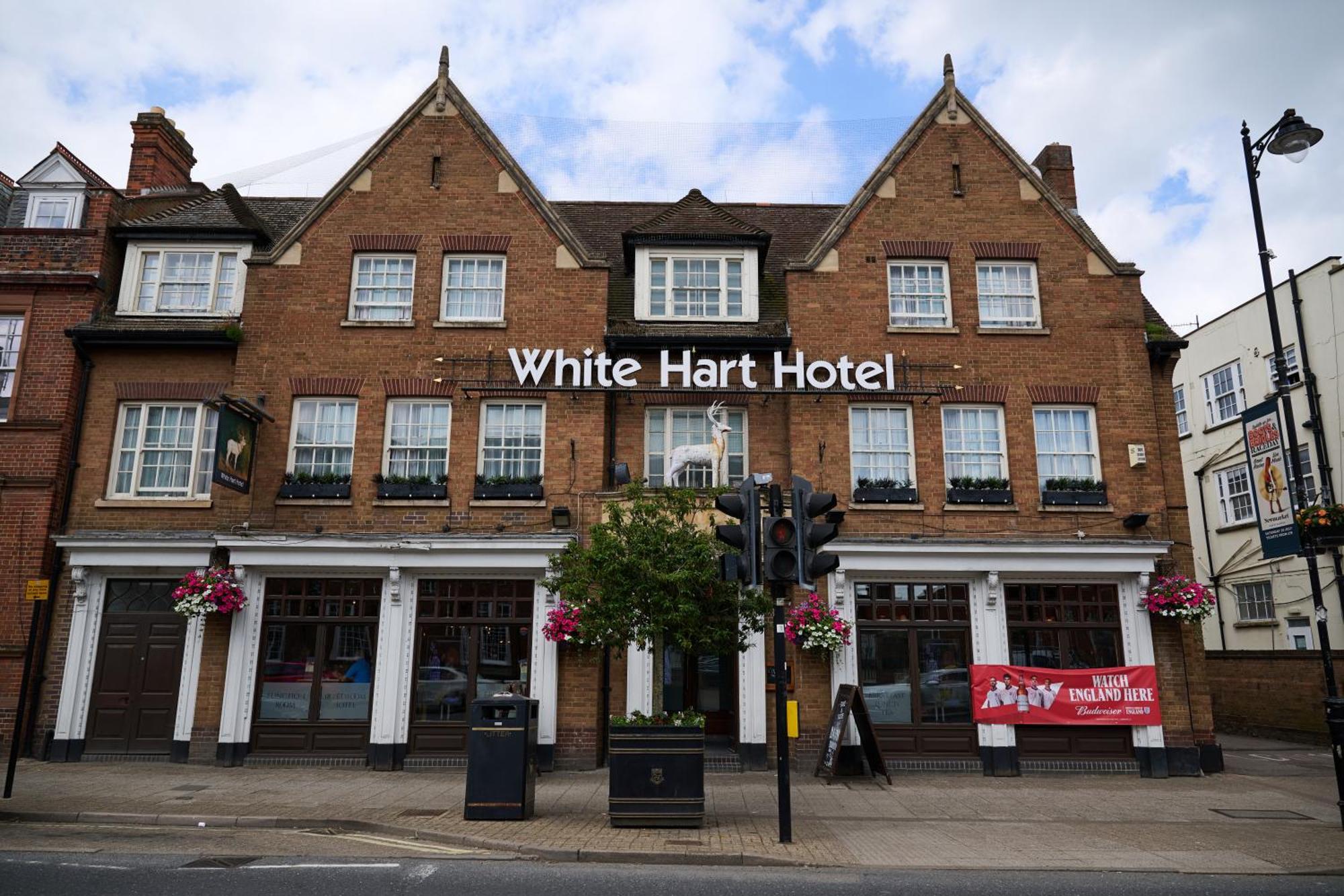 White Hart, Newmarket By Marston'S Inns Bagian luar foto